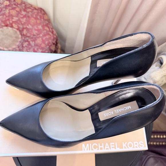 Michael Kors Avra black leather pumps - Picture 11 of 12